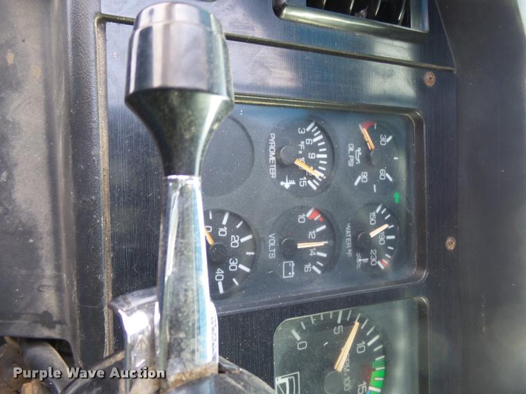 image for item J5450 1993 Volvo WG semi truck