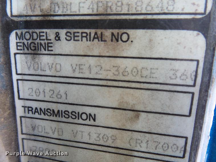 image for item J5450 1993 Volvo WG semi truck