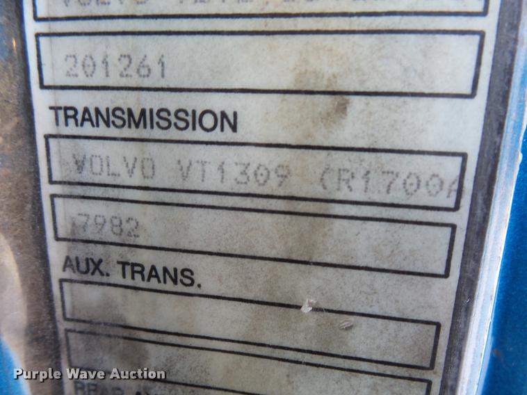 image for item J5450 1993 Volvo WG semi truck