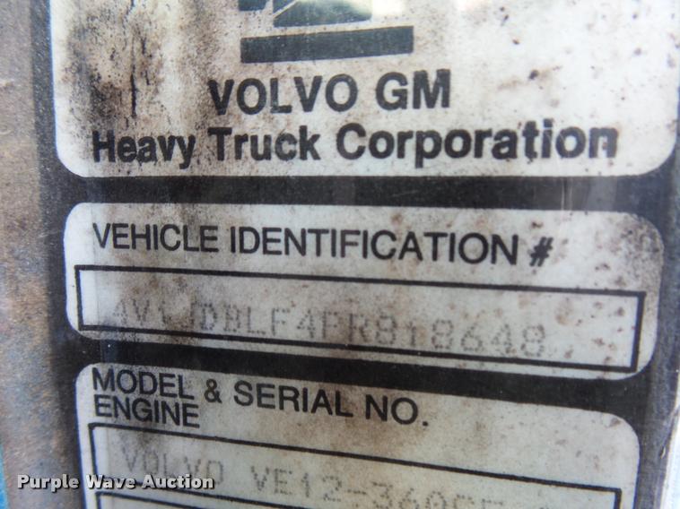 image for item J5450 1993 Volvo WG semi truck
