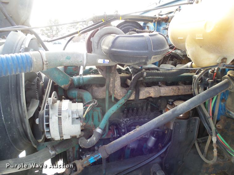 image for item J5450 1993 Volvo WG semi truck