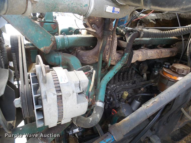 image for item J5450 1993 Volvo WG semi truck