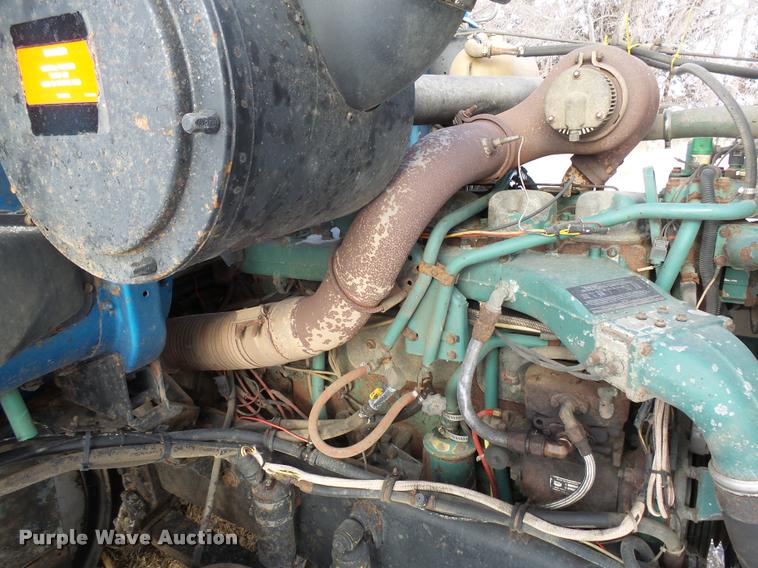 image for item J5450 1993 Volvo WG semi truck