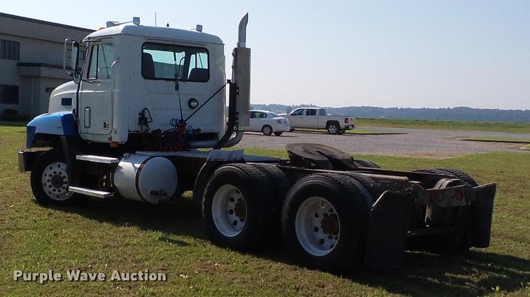 image for item K3360 1996 Mack CH613 semi truck