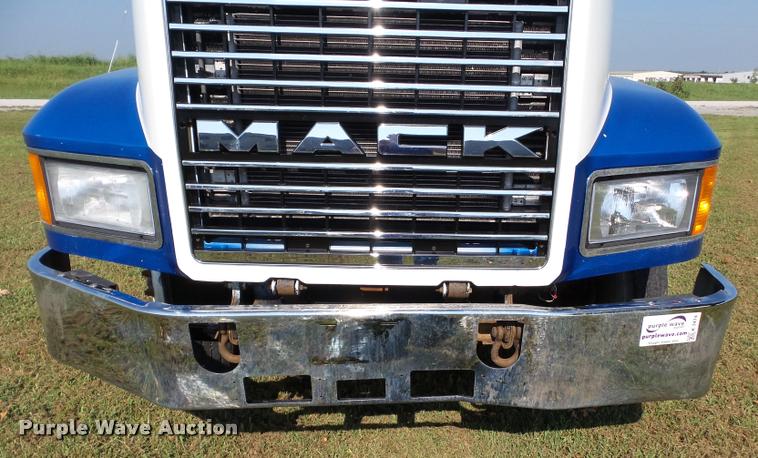 image for item K3360 1996 Mack CH613 semi truck
