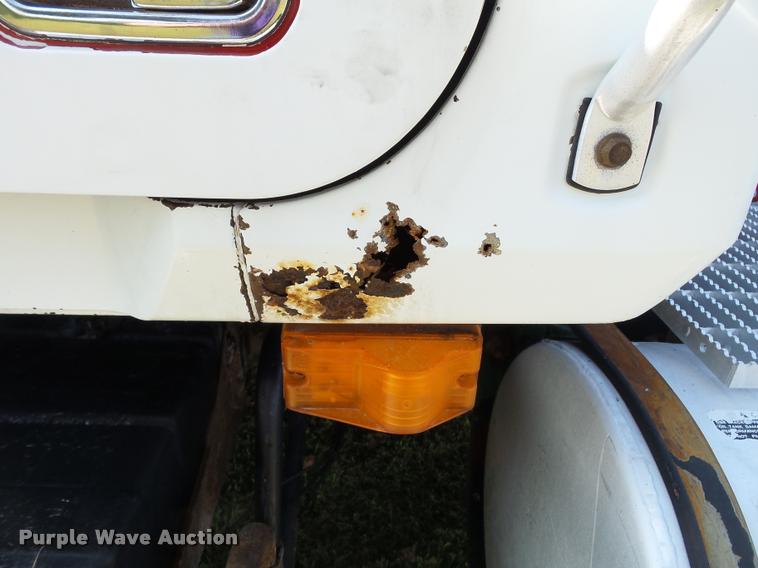 image for item K3360 1996 Mack CH613 semi truck