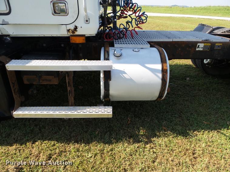 image for item K3360 1996 Mack CH613 semi truck