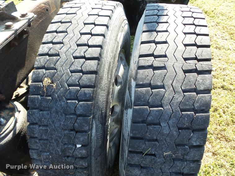 image for item K3360 1996 Mack CH613 semi truck