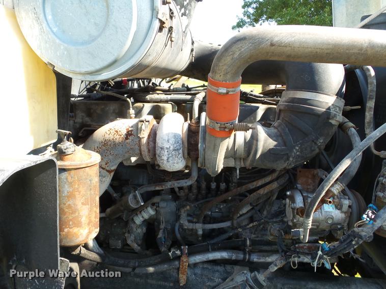 image for item K3360 1996 Mack CH613 semi truck