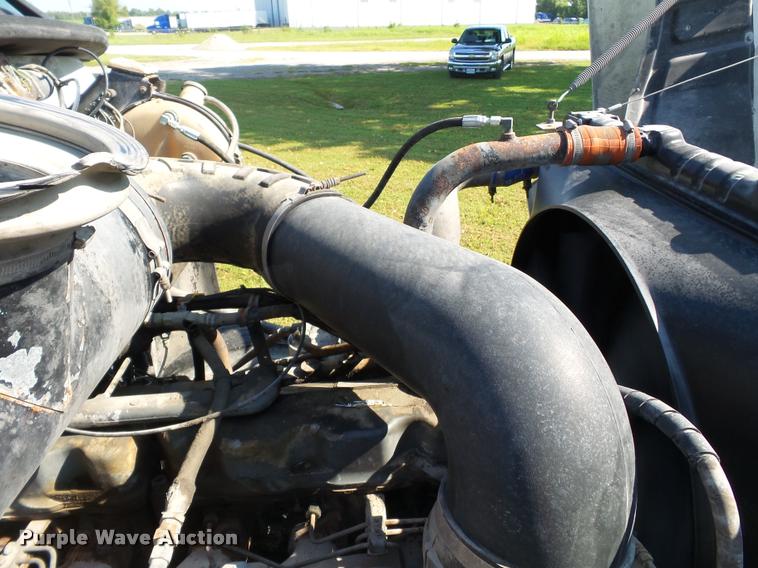 image for item K3360 1996 Mack CH613 semi truck