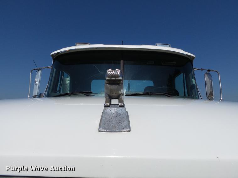 image for item K3360 1996 Mack CH613 semi truck