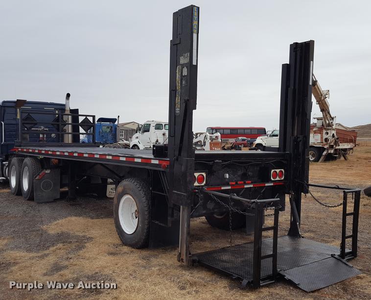 image for item L1730 1985 Schnure flatbed trailer