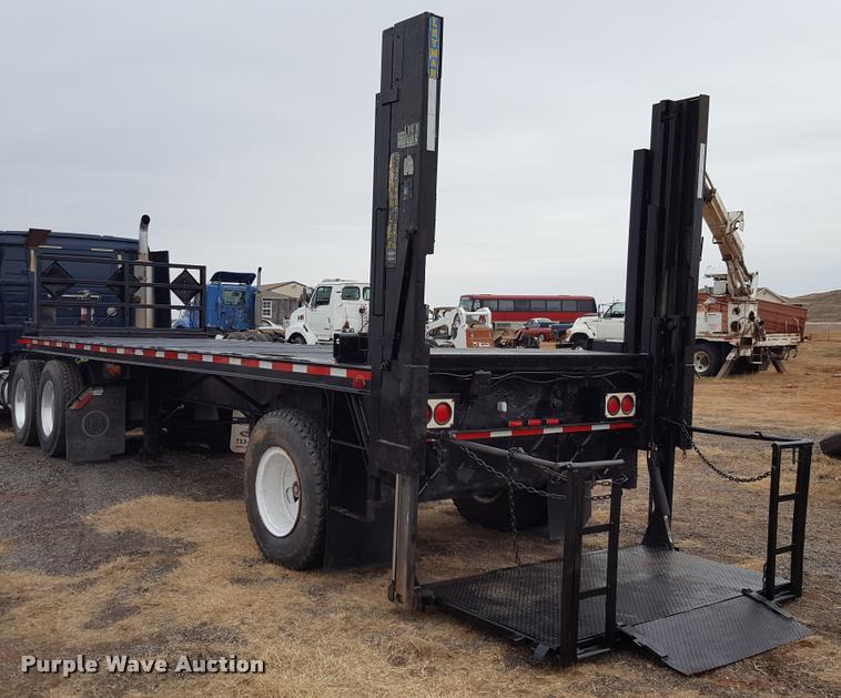 image for item L1730 1985 Schnure flatbed trailer