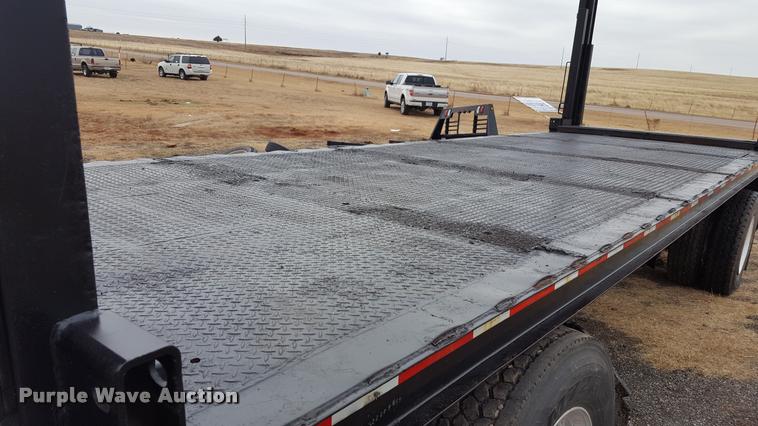 image for item L1730 1985 Schnure flatbed trailer