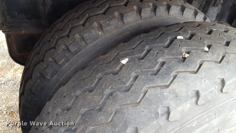 image for item L1730 1985 Schnure flatbed trailer