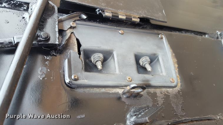 image for item L1730 1985 Schnure flatbed trailer