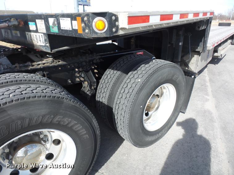 image for item L4533 2011 Volvo VNL semi truck