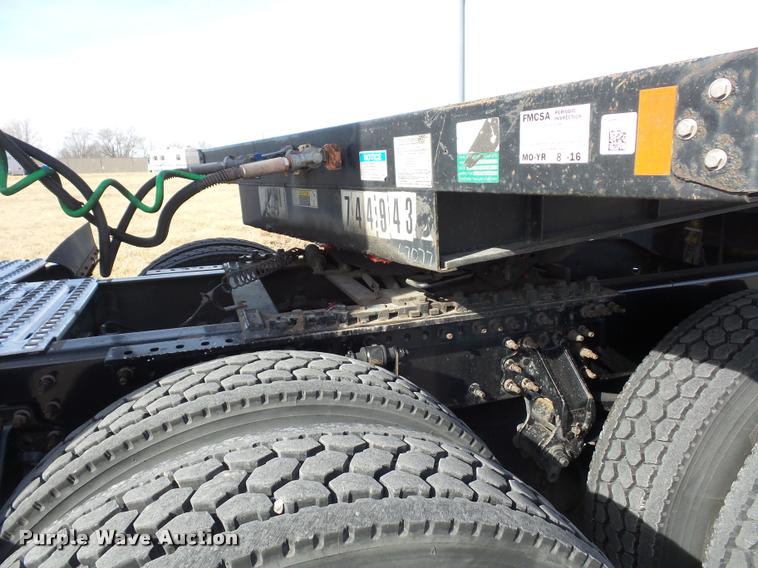 image for item L4533 2011 Volvo VNL semi truck