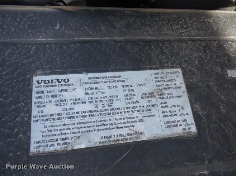 image for item L4533 2011 Volvo VNL semi truck