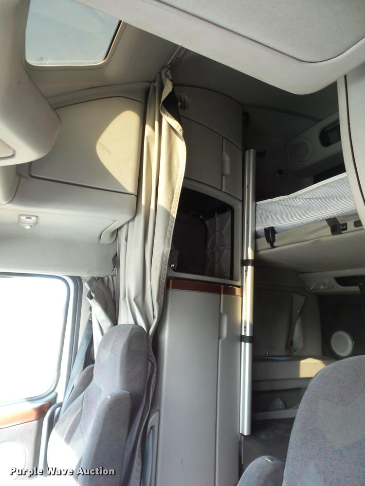 image for item L4533 2011 Volvo VNL semi truck