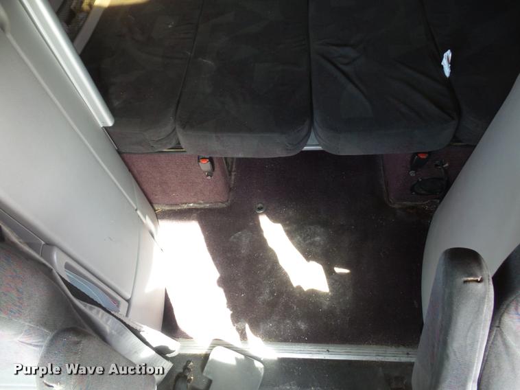 image for item L4533 2011 Volvo VNL semi truck