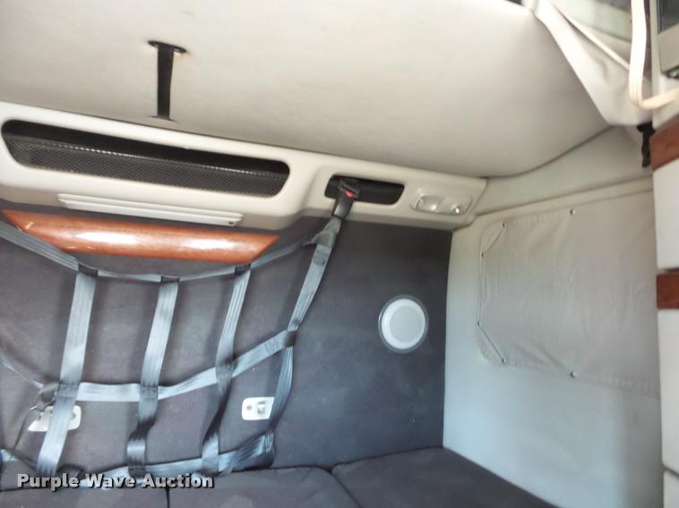 image for item L4533 2011 Volvo VNL semi truck