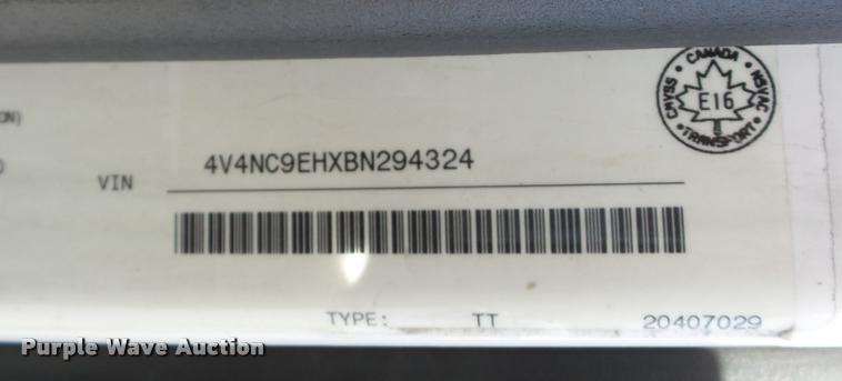 image for item L4533 2011 Volvo VNL semi truck