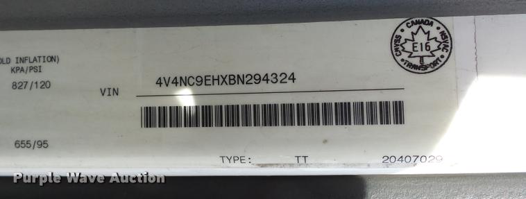 image for item L4533 2011 Volvo VNL semi truck