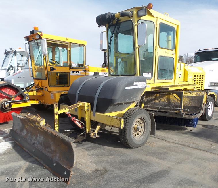 image for item DA0502 2007 Superior DT80 sweeper