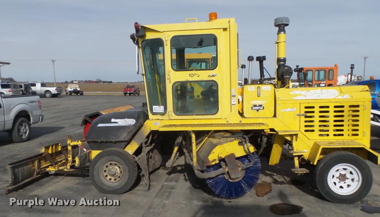 image for item DA0502 2007 Superior DT80 sweeper