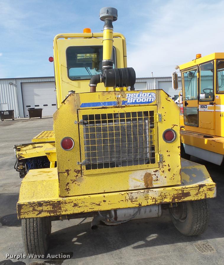 image for item DA0502 2007 Superior DT80 sweeper