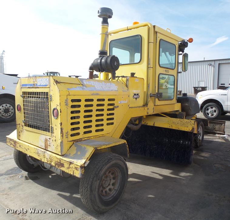 image for item DA0502 2007 Superior DT80 sweeper