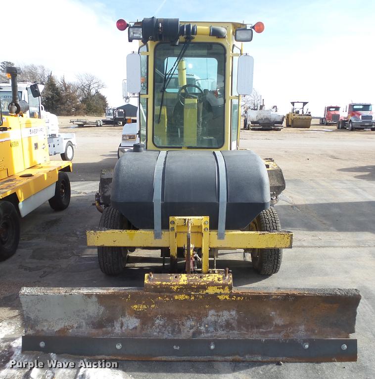 image for item DA0502 2007 Superior DT80 sweeper