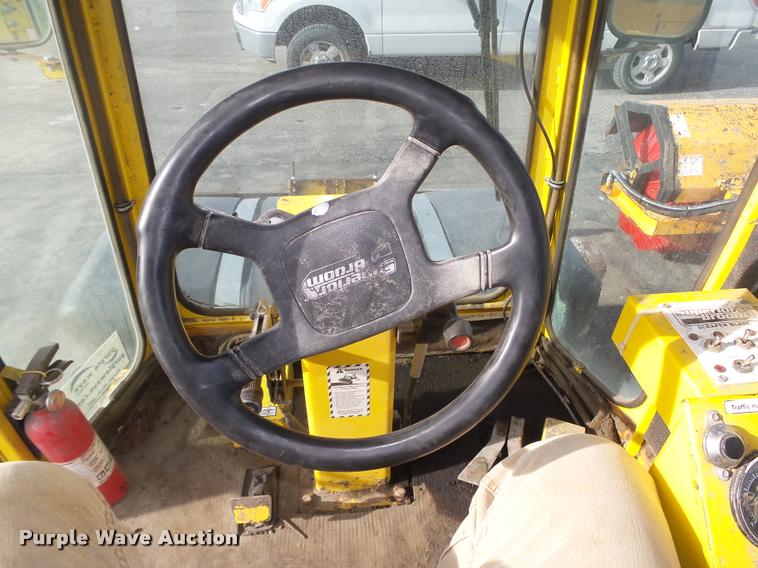 image for item DA0502 2007 Superior DT80 sweeper