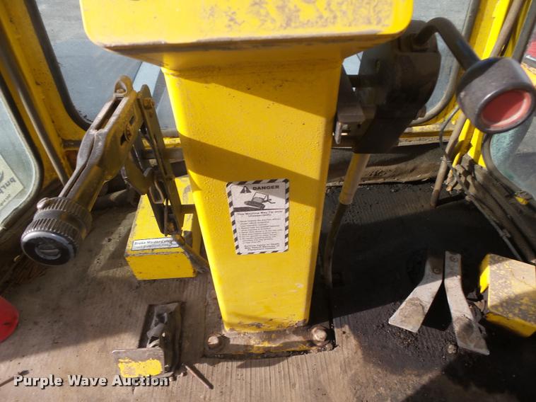 image for item DA0502 2007 Superior DT80 sweeper