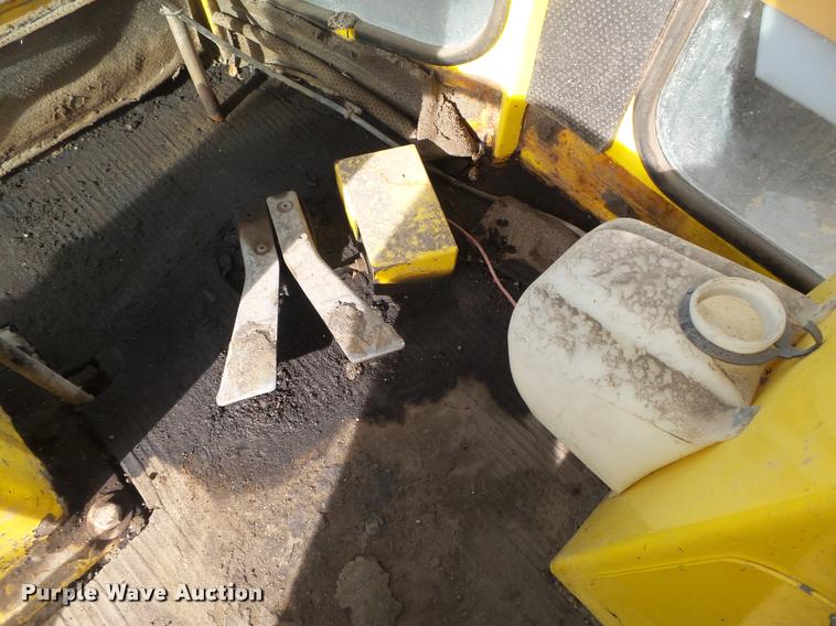 image for item DA0502 2007 Superior DT80 sweeper