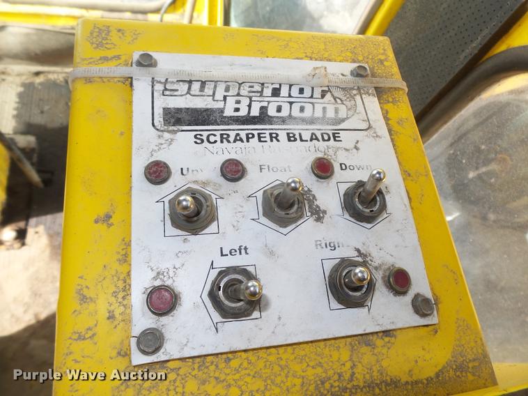 image for item DA0502 2007 Superior DT80 sweeper