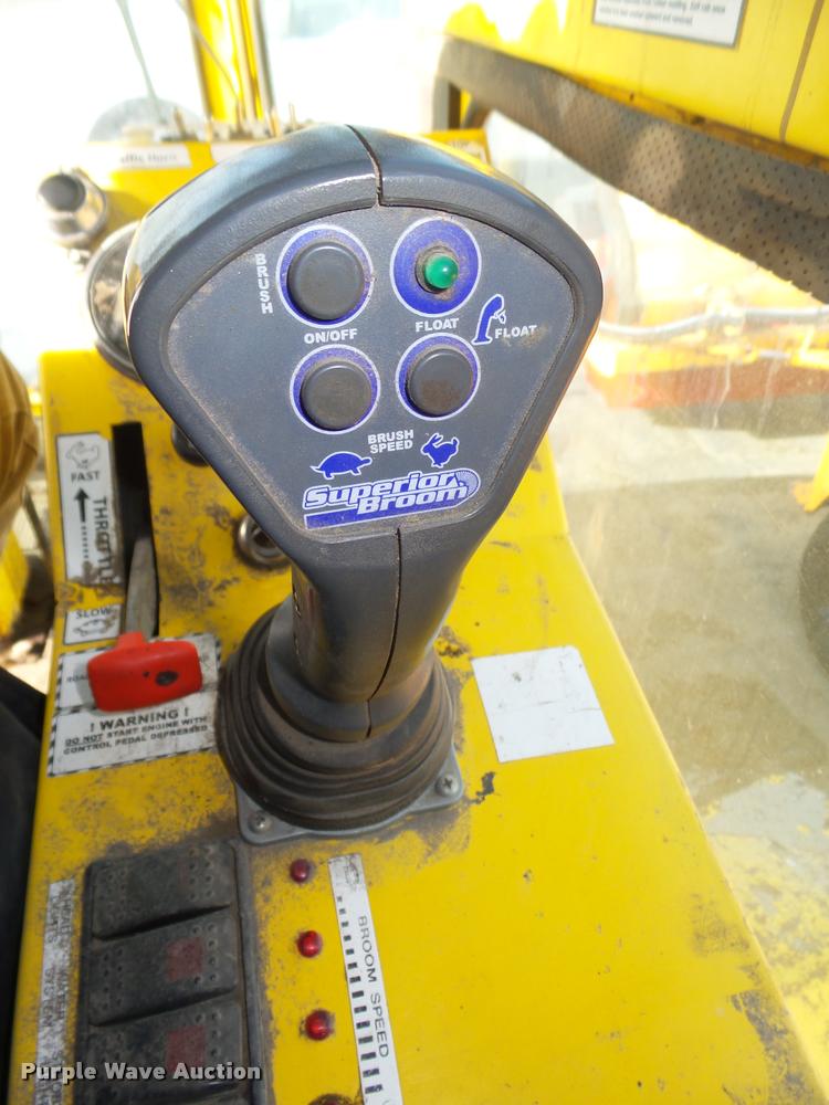 image for item DA0502 2007 Superior DT80 sweeper