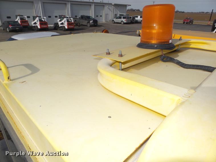 image for item DA0502 2007 Superior DT80 sweeper