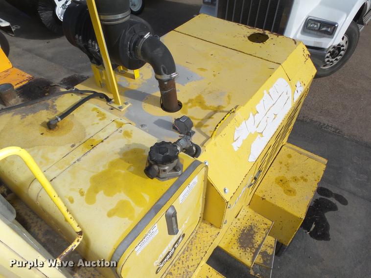 image for item DA0502 2007 Superior DT80 sweeper