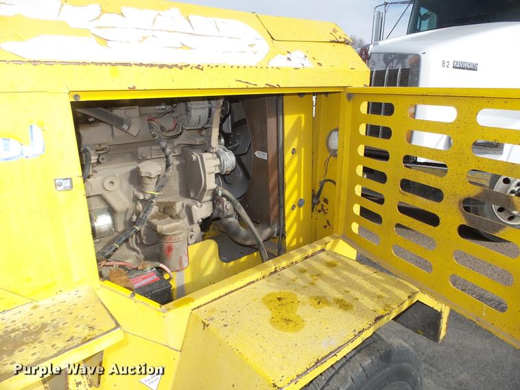 image for item DA0502 2007 Superior DT80 sweeper