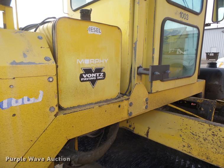 image for item DA0502 2007 Superior DT80 sweeper