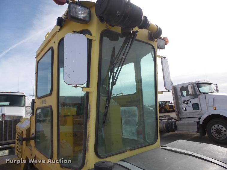 image for item DA0502 2007 Superior DT80 sweeper