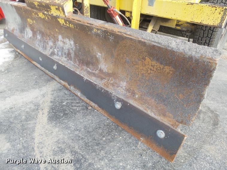 image for item DA0502 2007 Superior DT80 sweeper