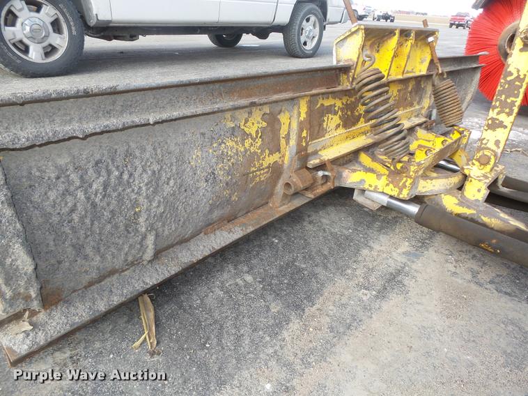 image for item DA0502 2007 Superior DT80 sweeper