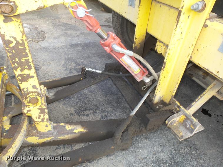 image for item DA0502 2007 Superior DT80 sweeper