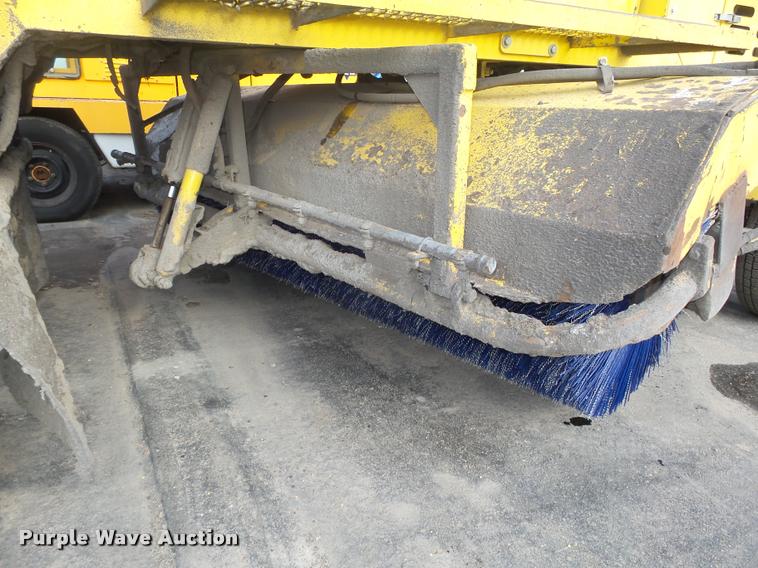 image for item DA0502 2007 Superior DT80 sweeper