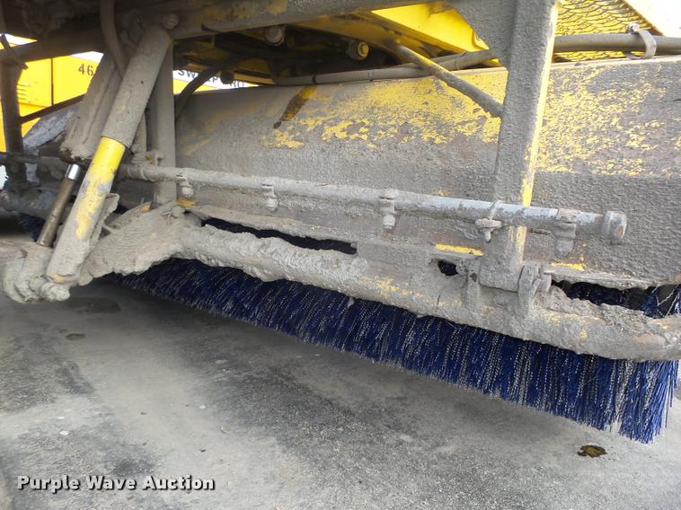 image for item DA0502 2007 Superior DT80 sweeper