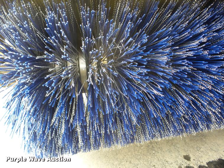 image for item DA0502 2007 Superior DT80 sweeper