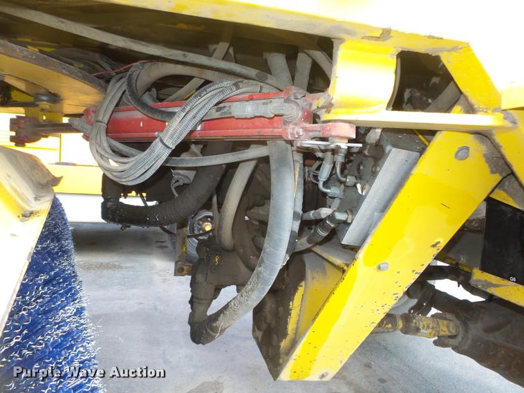 image for item DA0502 2007 Superior DT80 sweeper